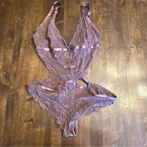 Roma Confidential 3X/4X Lingerie Sexy Valentines Day Romantic Lace Bodysuit 💕